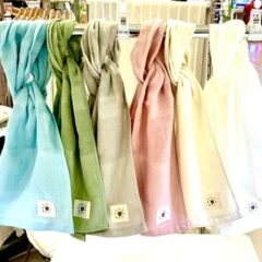夏の首汗・額汗が気になる方へ。首に巻いていても気にならない薄手タオルという選択